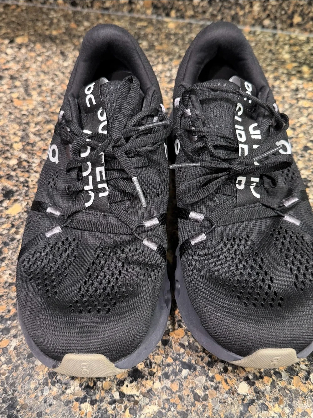 On Cloud Black Running Shoes ladies 9